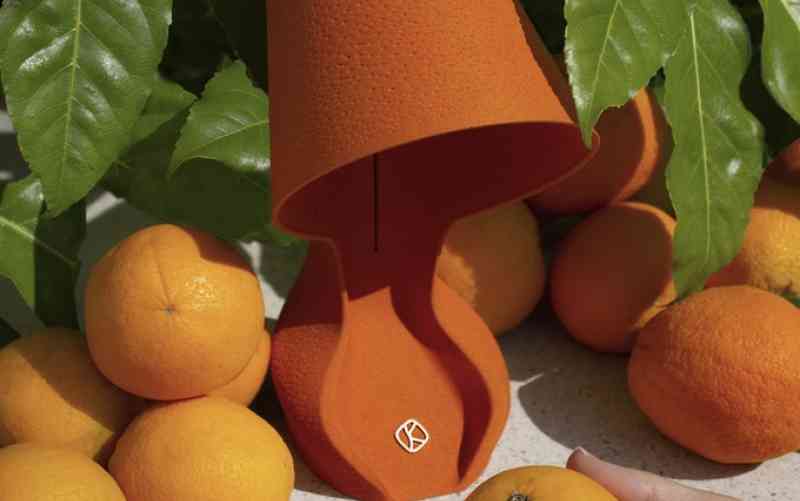 luminária Ohmie fabricada a partir de casca de laranja